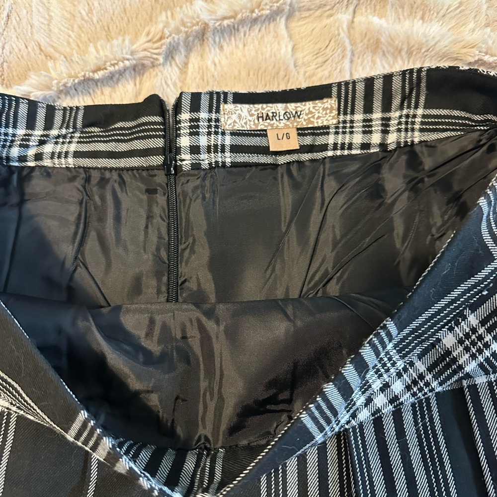 Harlow Black and White Pleated Mini Skirt - Picture 3 of 7